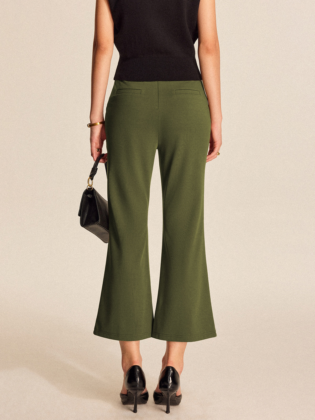 Pantalones acampanados cortos con bolsillos y cintura alta