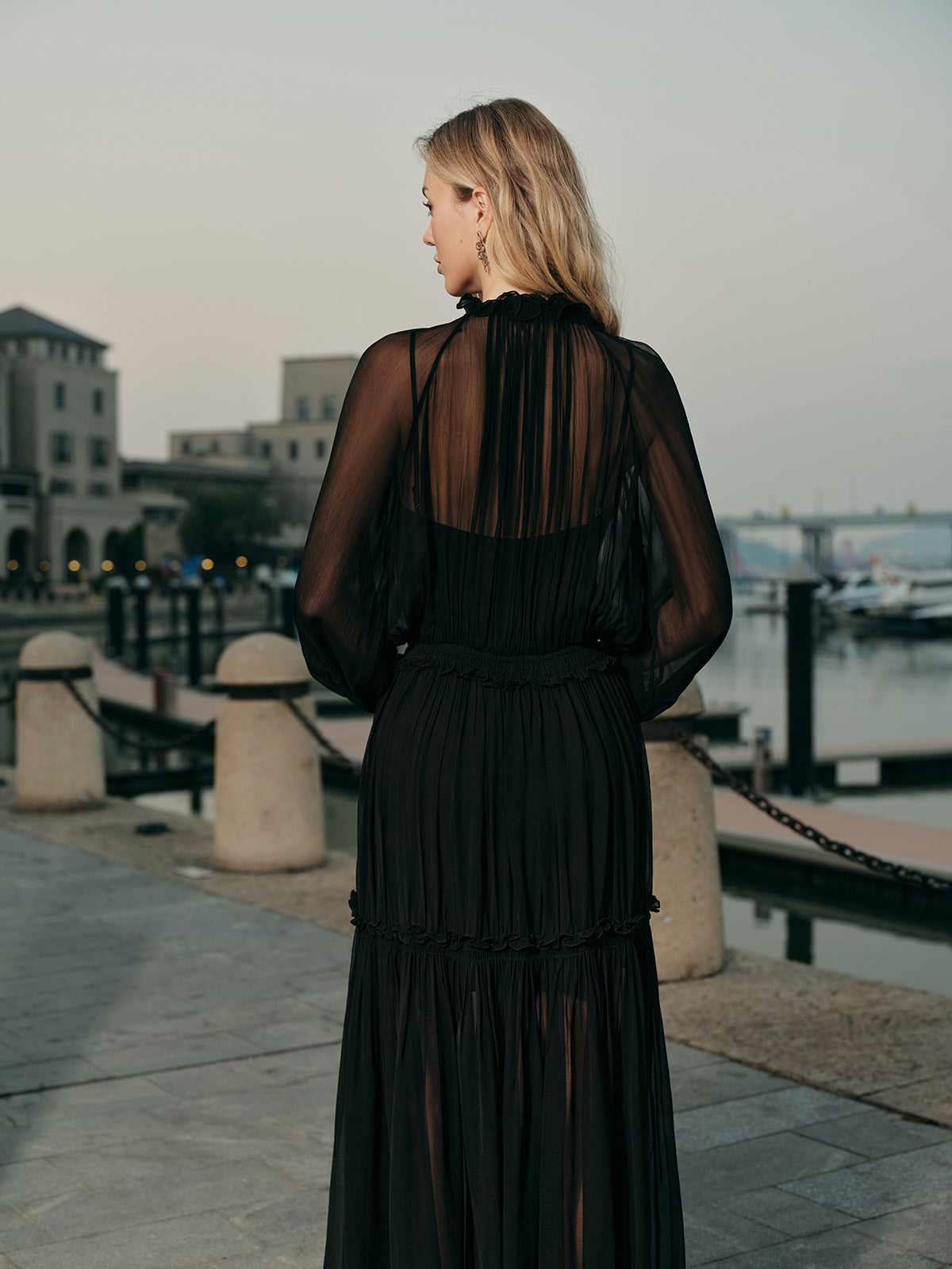 Semi-Transparante Chiffonjurk met Ruches