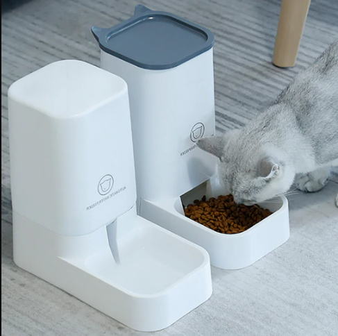 Automatic Pet Food & Water Dispenser – Dual Gravity Feeder Set for Cats & Dogs with 1-Gallon Capacity