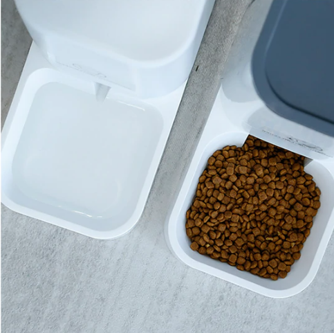 Automatic Pet Food & Water Dispenser – Dual Gravity Feeder Set for Cats & Dogs with 1-Gallon Capacity