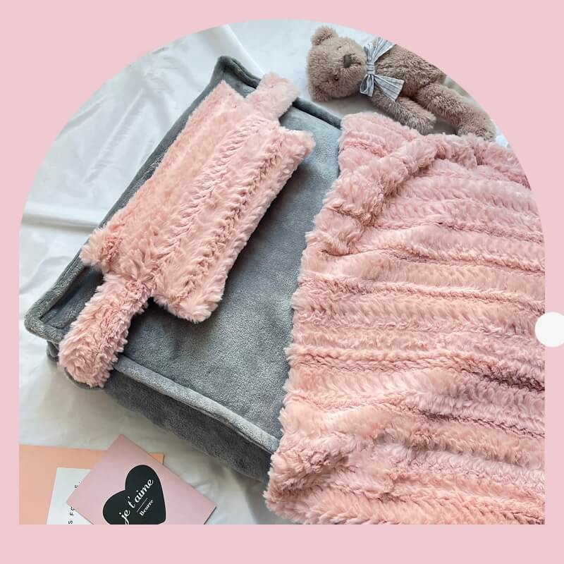 Speels roze pluche huisdierbed met kussen & deken