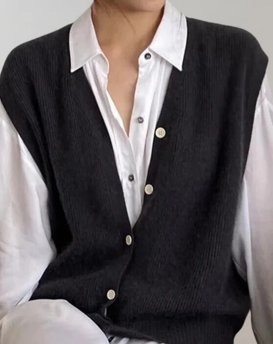 Casual knitted vest with button placket