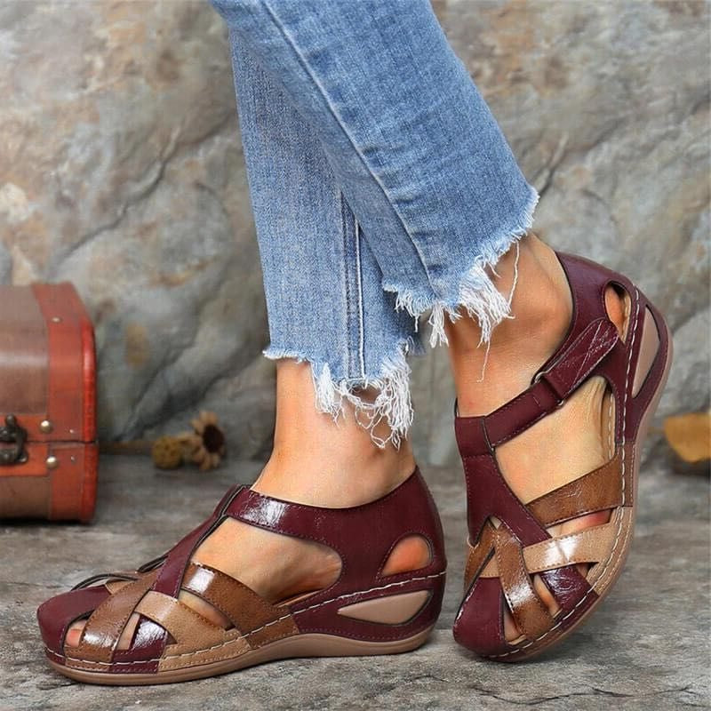 Summer platform sandals with two-tone cross straps and Velcro closure
