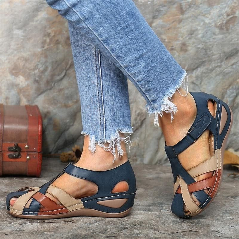 Summer platform sandals with two-tone cross straps and Velcro closure