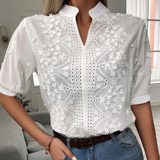 Blouse with a timeless silhouette