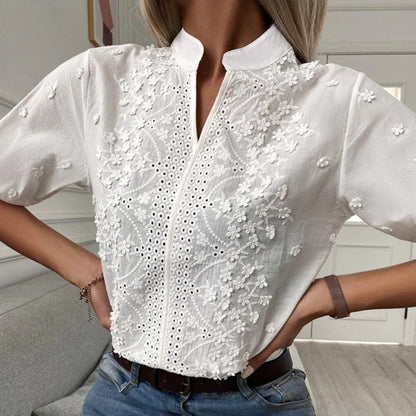 Blouse with a timeless silhouette