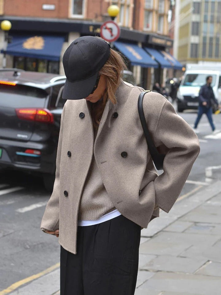 Loose-fitting women's jacket, stretch fabric, button closure