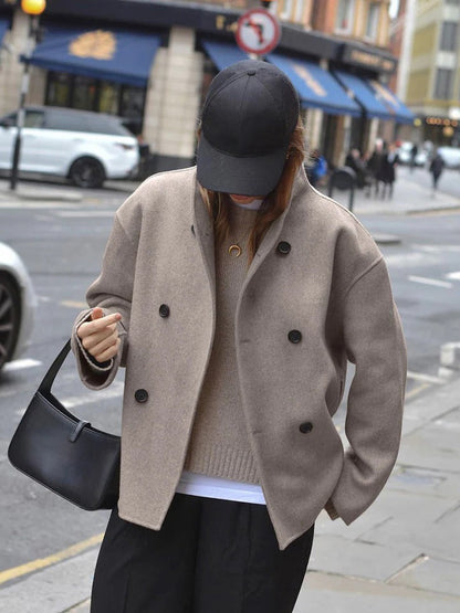 Loose-fitting women's jacket, stretch fabric, button closure