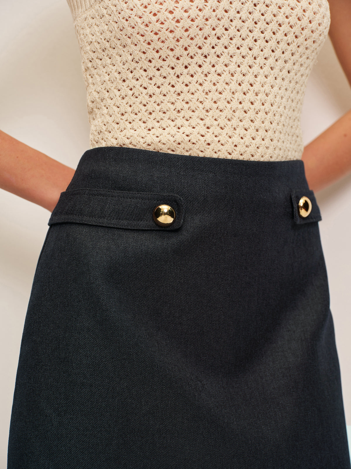 Metal Detail Mid-Waist Skirt