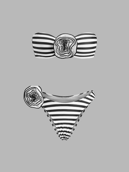 Bikini bandeau w paski z kwiatowymi detalami