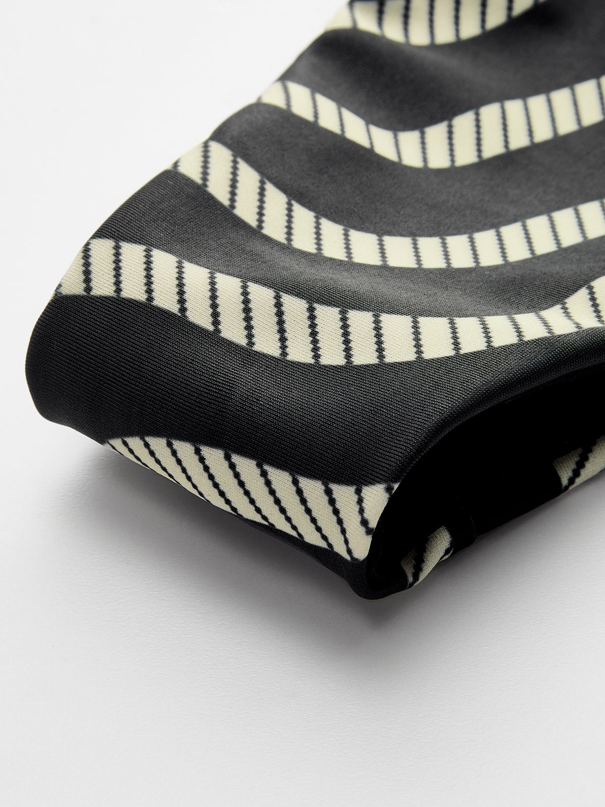 Wave Pattern Triangle Bikini Set